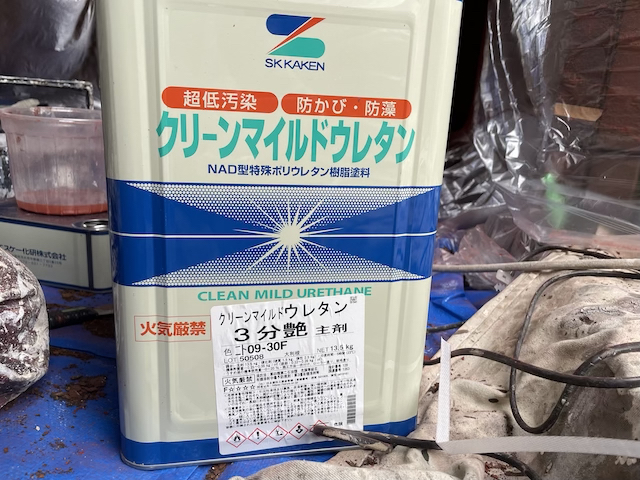 春日部ガレージ天井塗装　上塗り材料